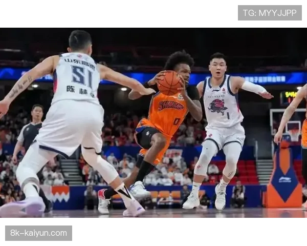 高诗岩抢断后快攻上篮，造成“2+1”并点燃主场气氛